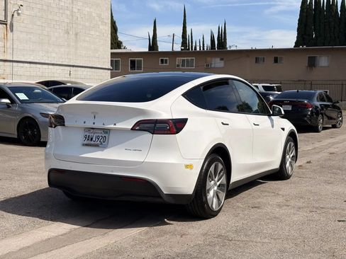 Used 2022 Tesla Model Y Long Range AWD/4WD image 4