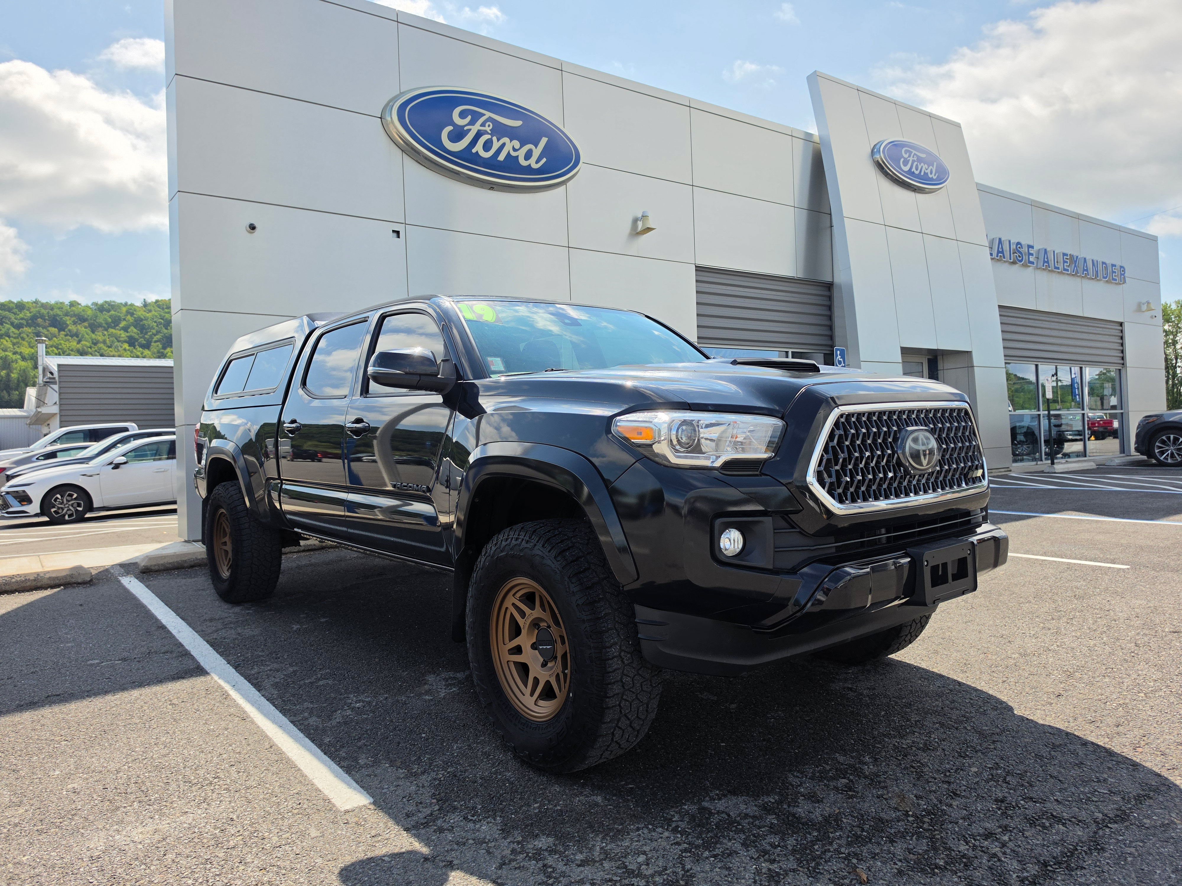 Used 2019 Toyota Tacoma TRD Sport w/ TRD Premium Sport Package AWD/4WD image 1