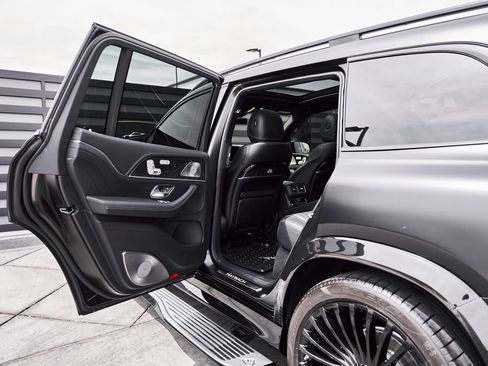Used 2024 Mercedes-Benz Maybach GLS 600 4MATIC image 29