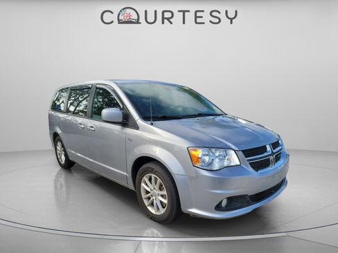 Used 2019 Dodge Grand Caravan SE FWD image 4