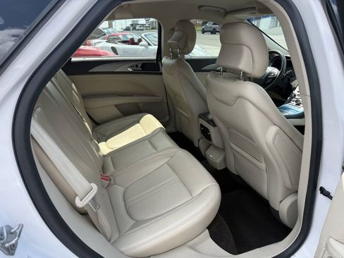 Used 2017 Lincoln MKZ Premiere FWD image 13