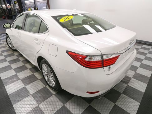 Used 2015 Lexus ES 350 w/ Premium Package FWD image 9