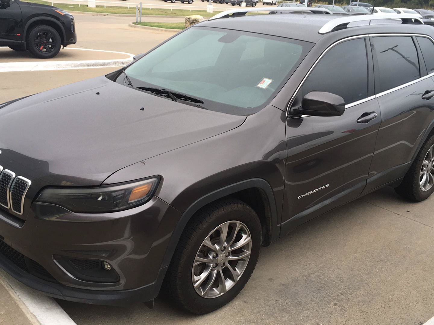 Used 2019 Jeep Cherokee Latitude Plus FWD image 16