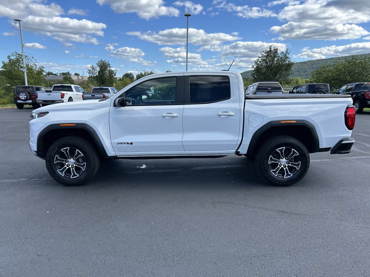 Used 2024 GMC Canyon AT4 w/ AT4 Premium Package AWD/4WD image 4