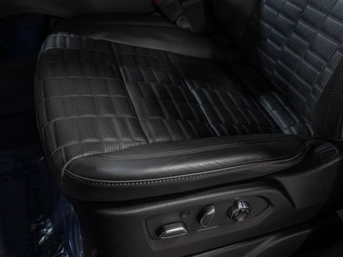 Used 2025 Cadillac Escalade V w/ LPO, ONYX Package AWD/4WD image 36