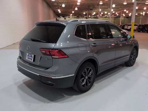 Used 2024 Volkswagen Tiguan SE w/ Panoramic Sunroof Package AWD/4WD image 3