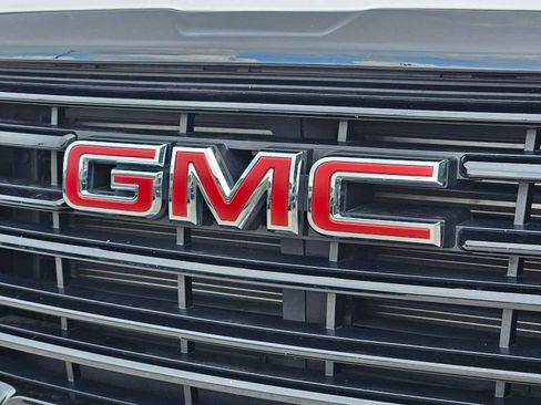 Used 2024 GMC Terrain SLE w/ Driver Convenience Package FWD image 12