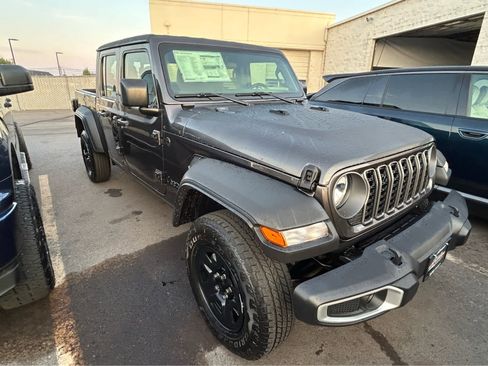 New 2025 Jeep Gladiator Sport image 3