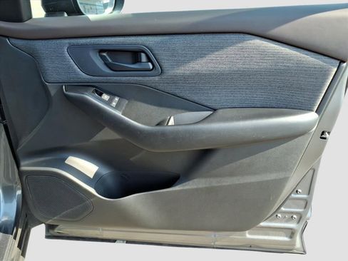 Used 2023 Nissan Rogue S image 15