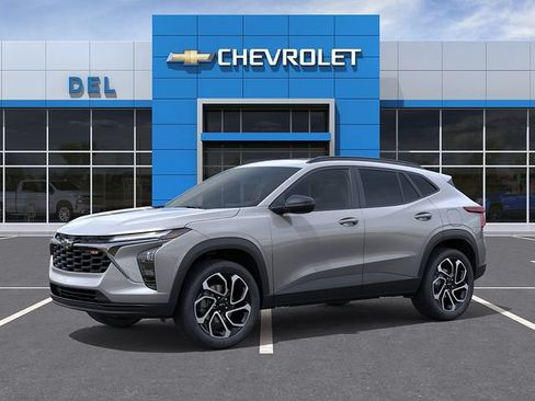 Used 2026 Chevrolet Trax RS w/ Sunroof Package FWD image 2