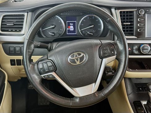 Used 2015 Toyota Highlander XLE image 18