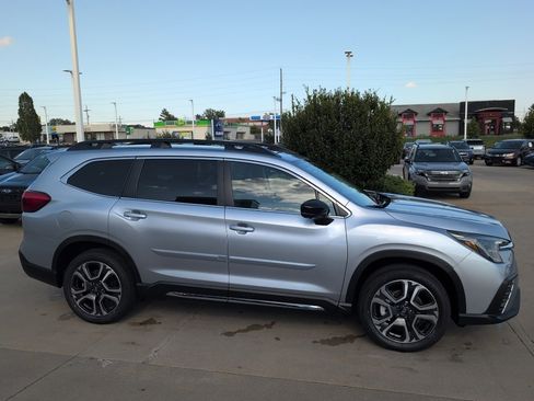 Used 2025 Subaru Ascent Limited image 6