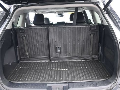 Used 2023 Toyota Highlander XLE AWD/4WD image 23