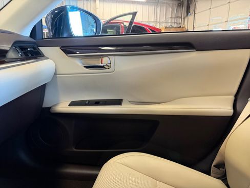 Used 2018 Lexus ES 350 w/ Premier Package FWD image 35