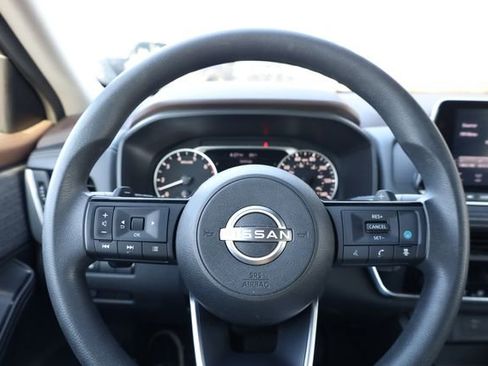 Used 2023 Nissan Rogue SV image 14