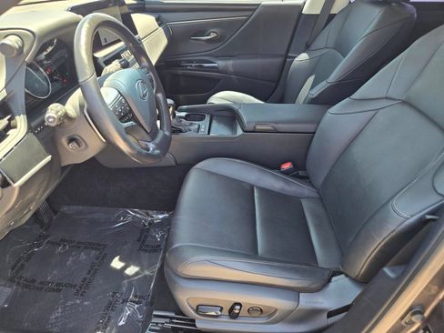 Used 2024 Lexus ES 300h w/ Premium Package FWD image 16