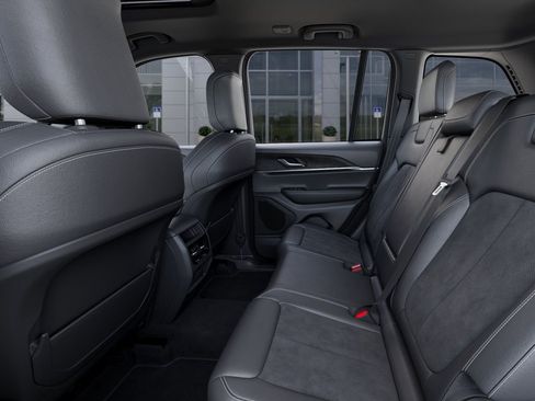 New 2026 Jeep Grand Cherokee Altitude RWD image 23