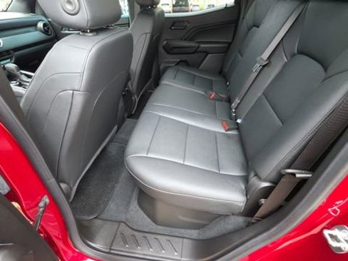 Used 2025 Chevrolet Colorado Trail Boss AWD/4WD image 17