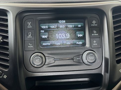 Used 2017 Jeep Cherokee Sport image 19