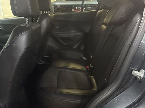 Used 2017 Chevrolet Trax LT w/ LT Convenience Package FWD image 6