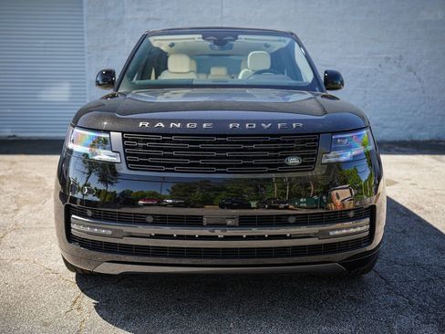 Used 2025 Land Rover Range Rover SE AWD/4WD image 5