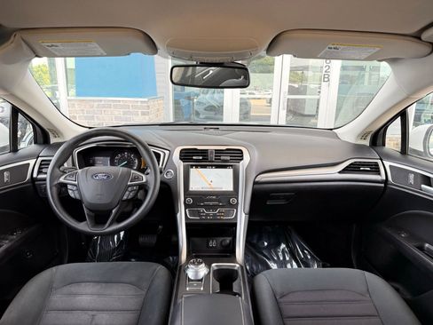 Used 2019 Ford Fusion SE FWD image 21