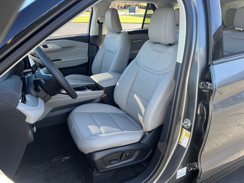 New 2026 Ford Explorer Active w/ Active Comfort Package RWD image 16