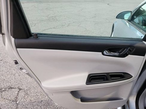 Used 2012 Chevrolet Impala LTZ FWD image 12