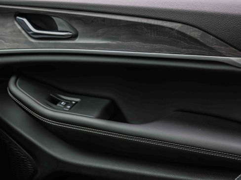 Used 2024 Jeep Grand Cherokee Limited image 17