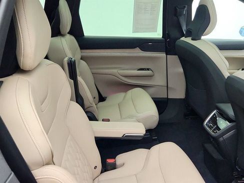 Used 2025 Volvo EX90 Plus AWD/4WD image 39