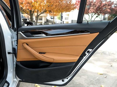 Used 2019 BMW 530i xDrive w/ M Sport Package image 49