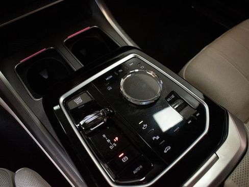 Certified 2023 BMW 760i xDrive image 19