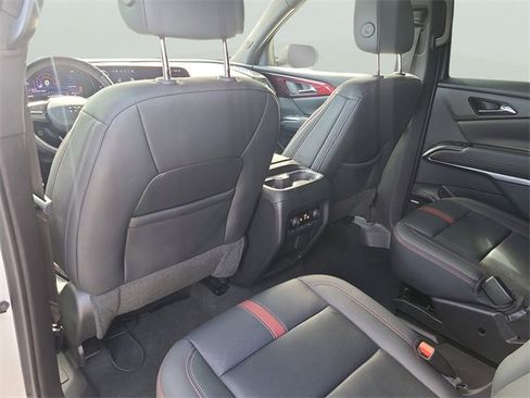 Used 2024 Chevrolet Traverse RS image 17