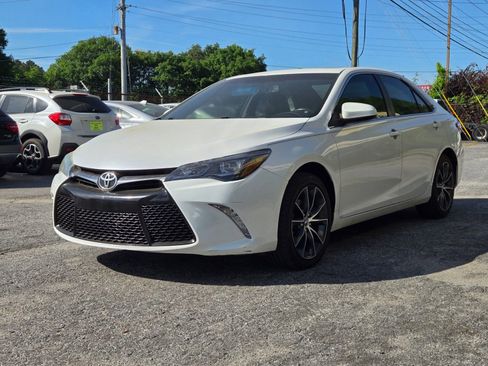 Used 2015 Toyota Camry XSE image 2