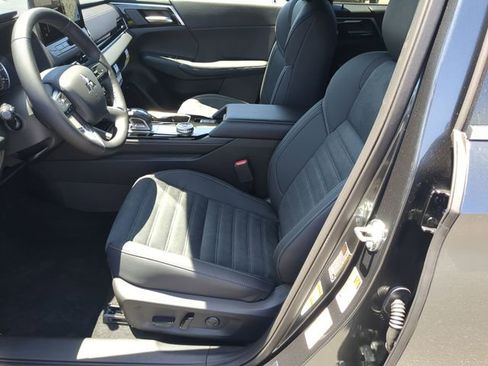 New 2026 Mitsubishi Outlander LE FWD image 15