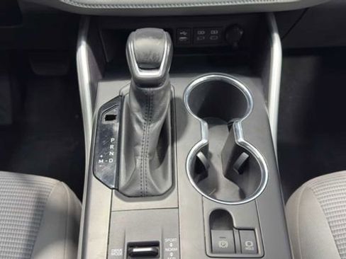 Used 2021 Toyota Highlander LE FWD image 20