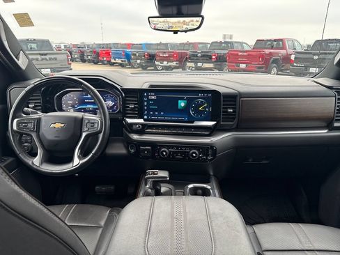 Used 2025 Chevrolet Silverado 1500 High Country AWD/4WD image 18