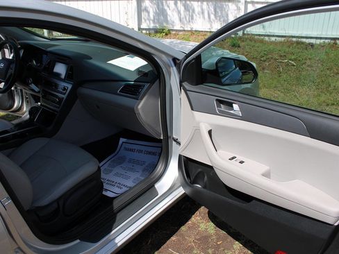 Used 2016 Hyundai Sonata SE FWD image 39