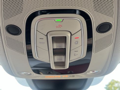 Used 2019 Audi e-tron Prestige w/ Prestige Package AWD/4WD image 24