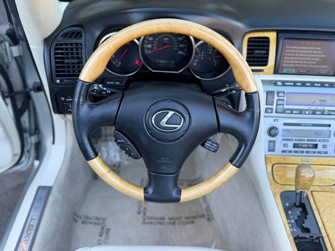 Used 2004 Lexus SC 430 Convertible image 10