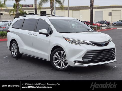 Used 2024 Toyota Sienna Platinum FWD image 1