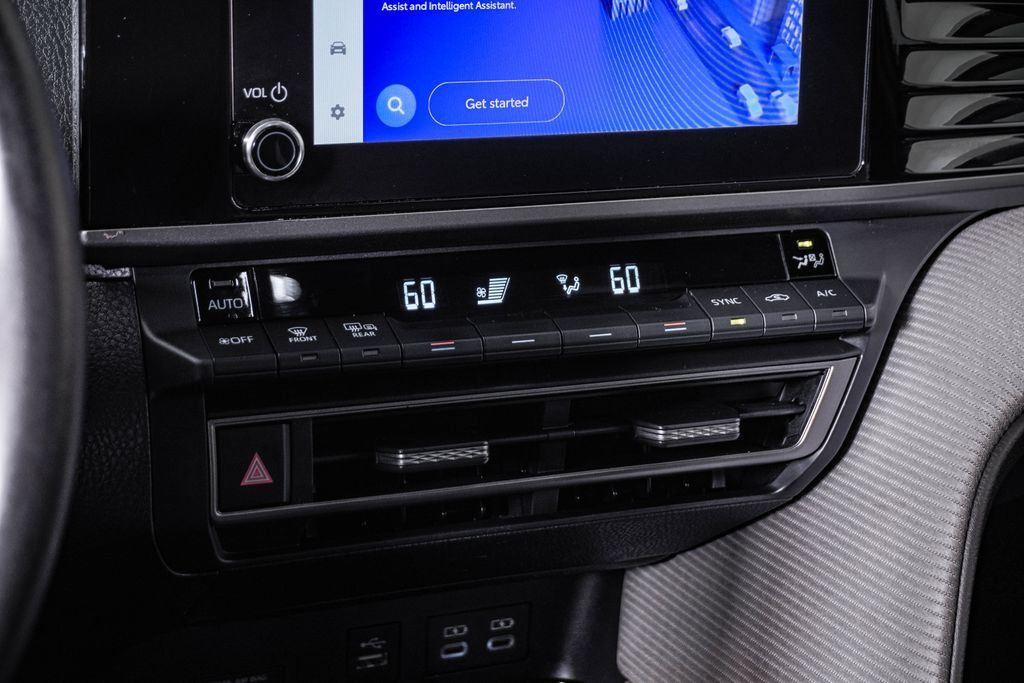 Used 2025 Toyota Camry SE FWD image 25