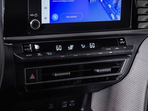 Used 2025 Toyota Camry SE FWD image 25