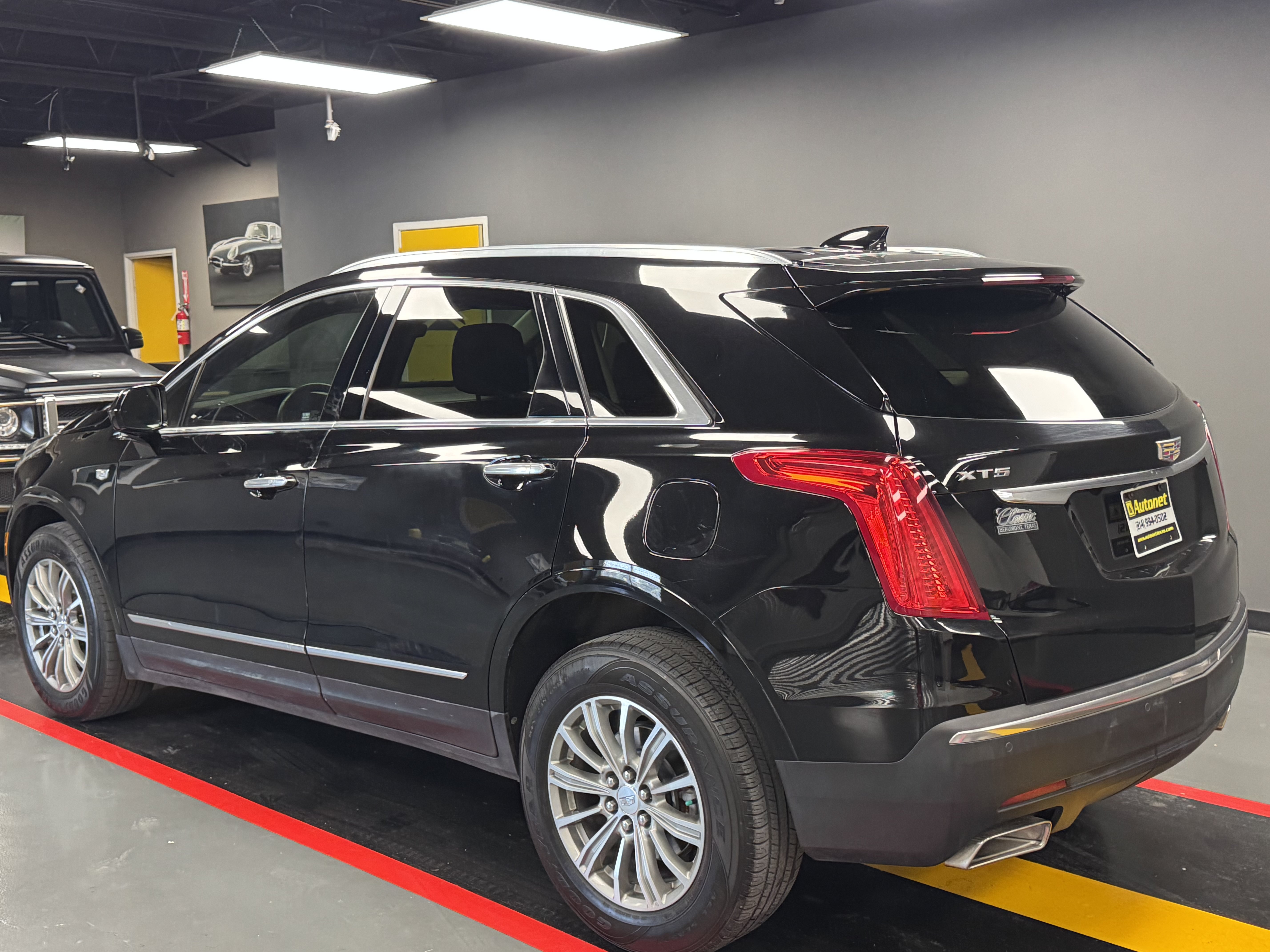 Used 2017 Cadillac XT5 Luxury FWD image 4