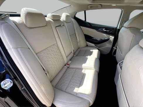 Used 2017 Nissan Maxima Platinum w/ Interior Lighting Package FWD image 19