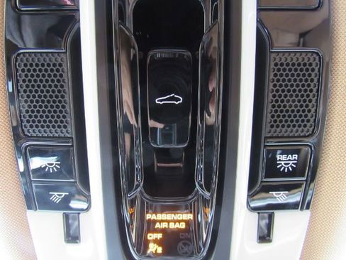 Used 2019 Porsche Panamera 4 image 53