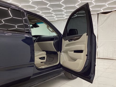 Used 2020 Cadillac Escalade Luxury image 17