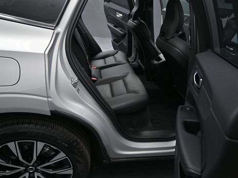 Used 2025 Volvo XC60 B5 Plus AWD/4WD image 20