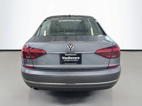 Used 2018 Volkswagen Passat 2.0T SE FWD image 9