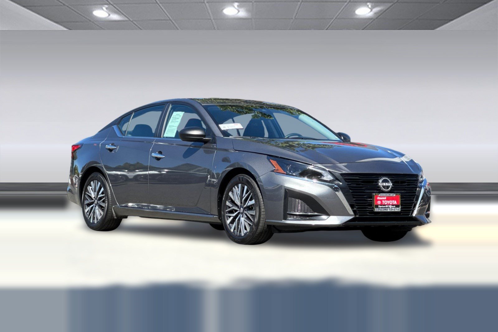 Used 2025 Nissan Altima 2.5 SV FWD image 7